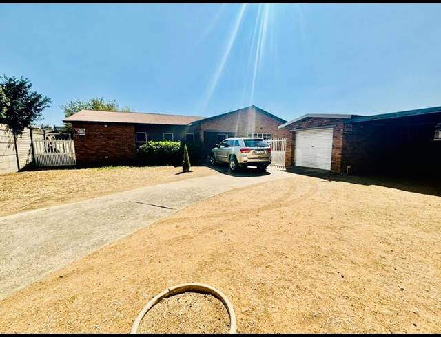 3 BEDROOM HOUSE FOR SALE IN VANDERBIJLPARK SE 1